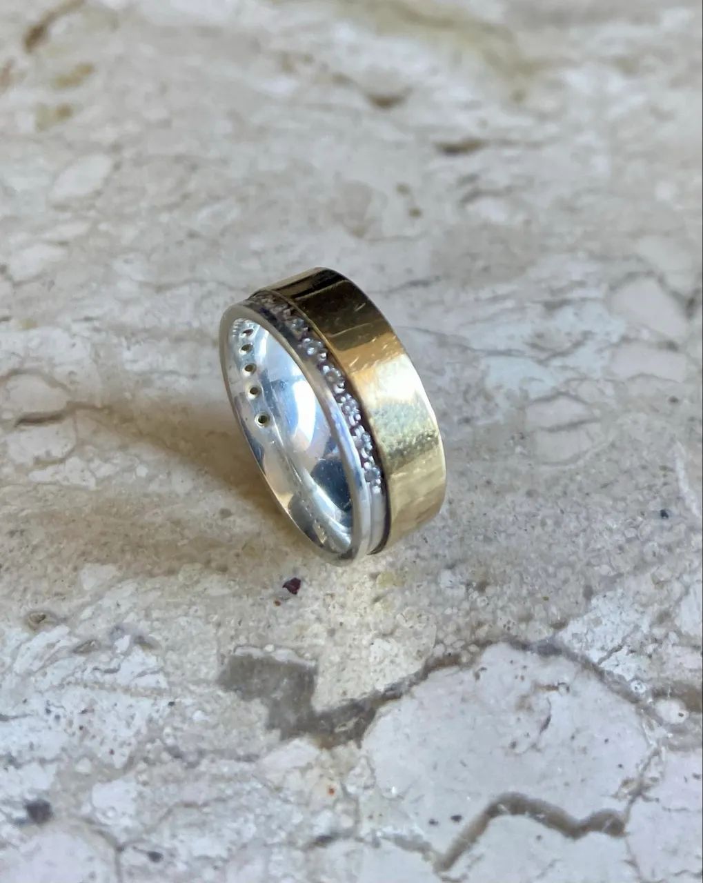 Vendo aliança de ouro com prata  - Foto 2