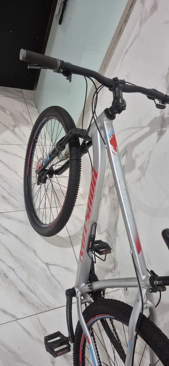 Bicicleta MTB aro 29 em ótimo estado, pronta - Foto 3