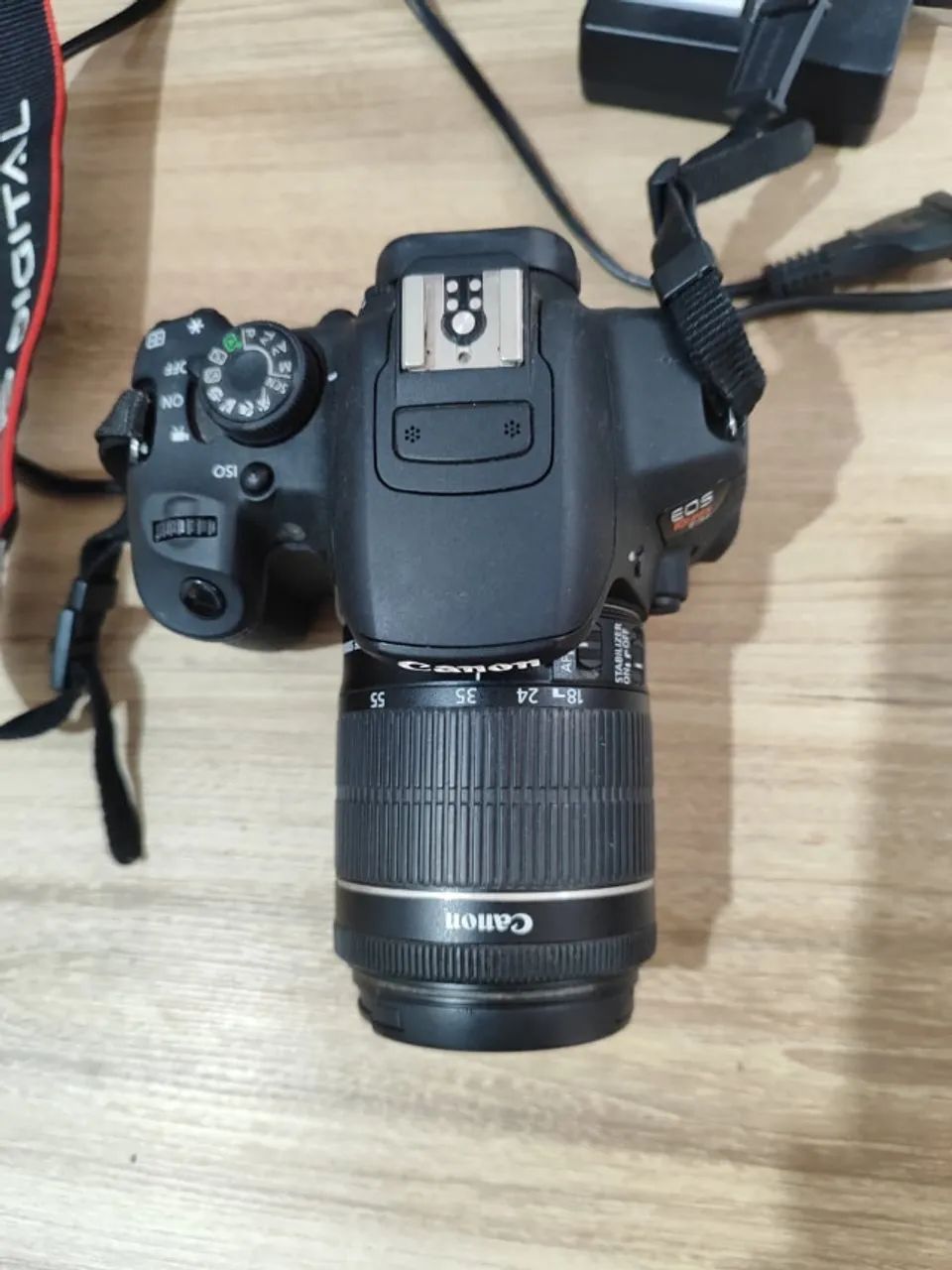 Canon T5i + lente canon 18-55mm com duas baterias + carregador original  - Foto 2