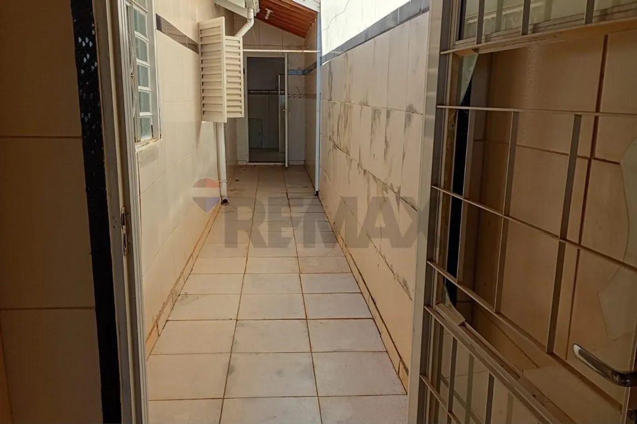 Casa ampla e muito bem localizada - Foto 3