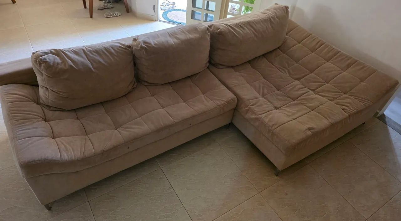 Sofá com chaise