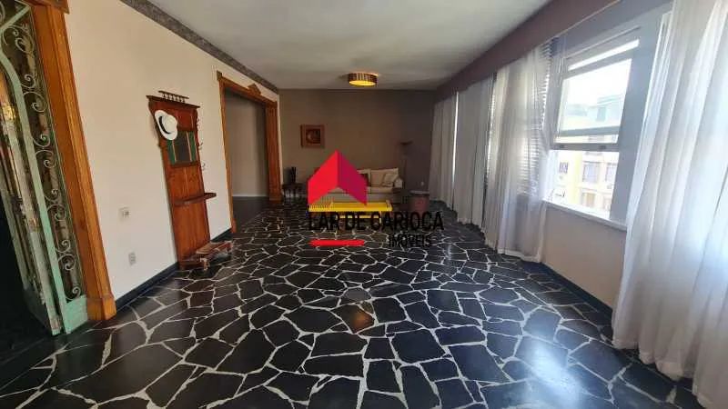 Copacabana - 4 quartos com suíte e vaga de garagem
