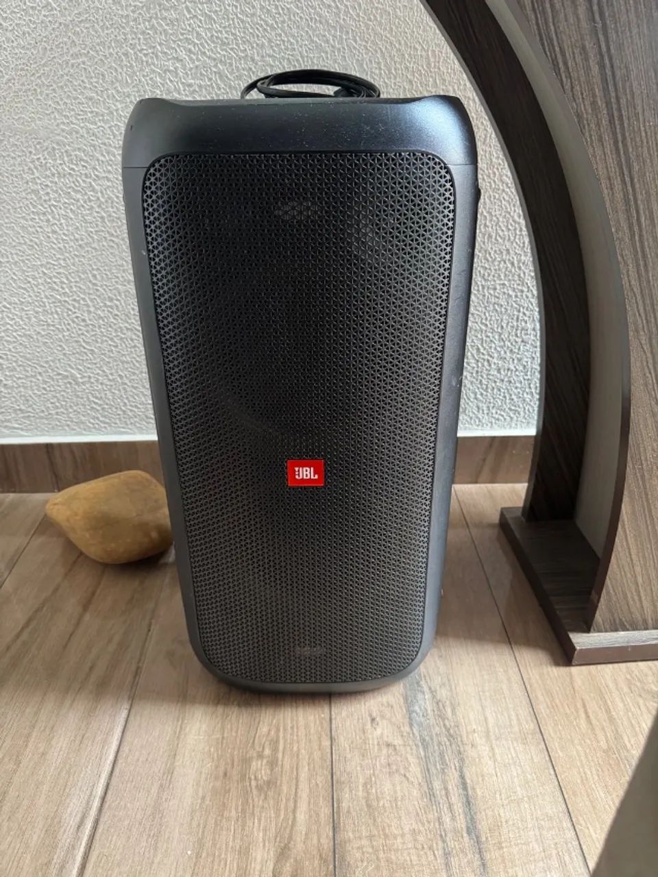 Caixa de Som JBL PartyBox 100 - Potente e Original 