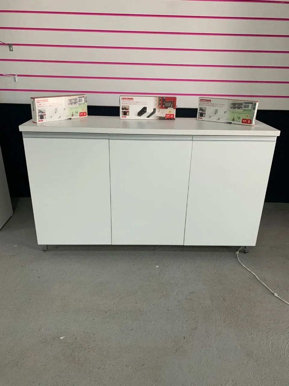 Balcão em mdf grande com 3 portas 