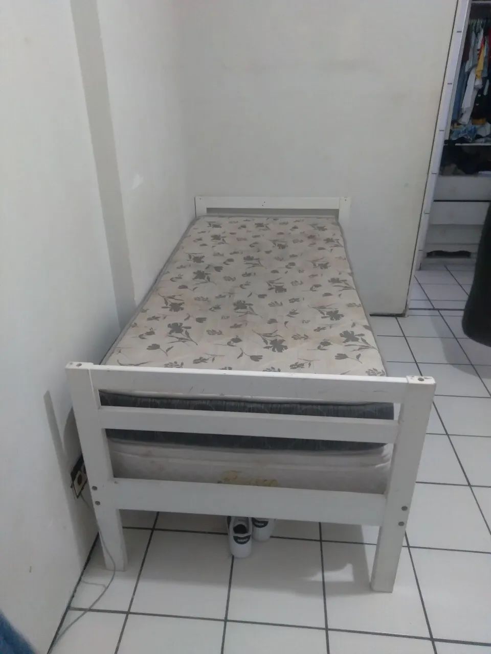 CAMA DE SOLTEIRO COM 2 COLCHÕES MADEIRA MACIÇA  - Foto 3