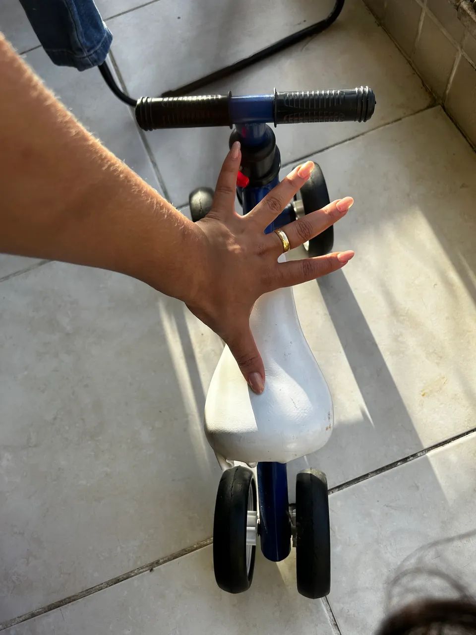 Bicicleta de equilíbrio para bebê de um ano - Foto 2