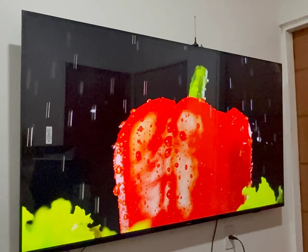 Tv 65 Philips 4k Android com tela infinita  - Foto 5