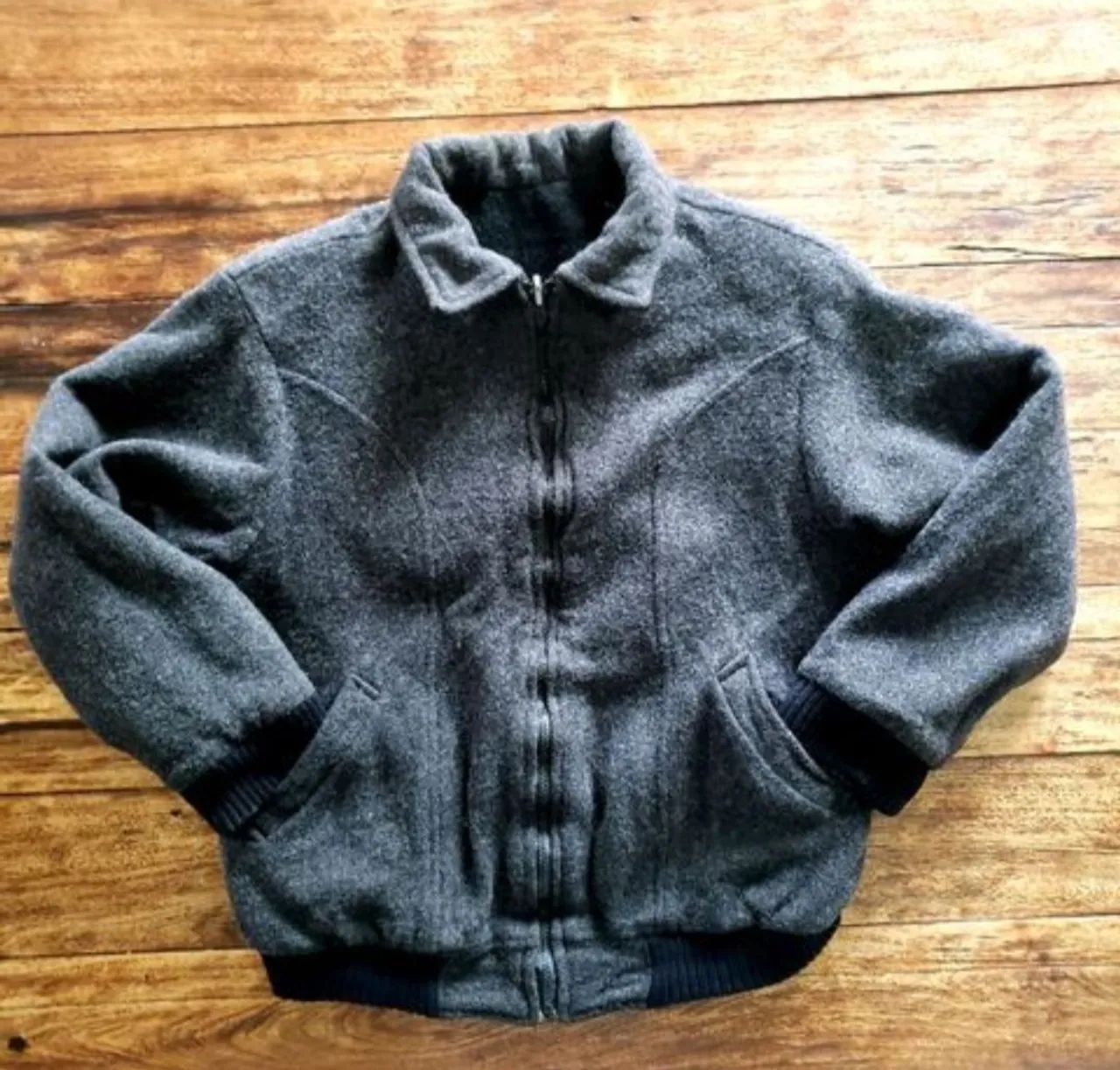 Jaqueta lã  reversível,  cinza e preta , veste GG, modelo bomber, peça impecável,  ideal  - Foto 5