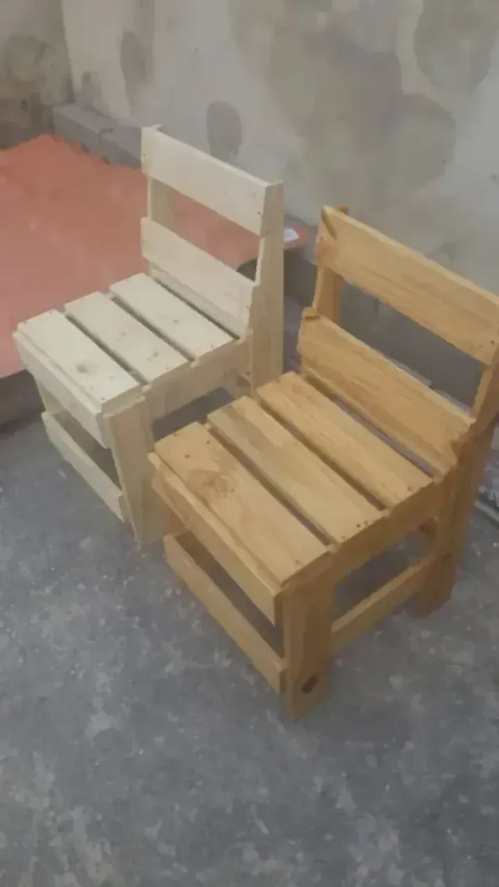 Cadeira Rústica em Madeira Maciça toda reforçada, colada, lixada e parafusada.