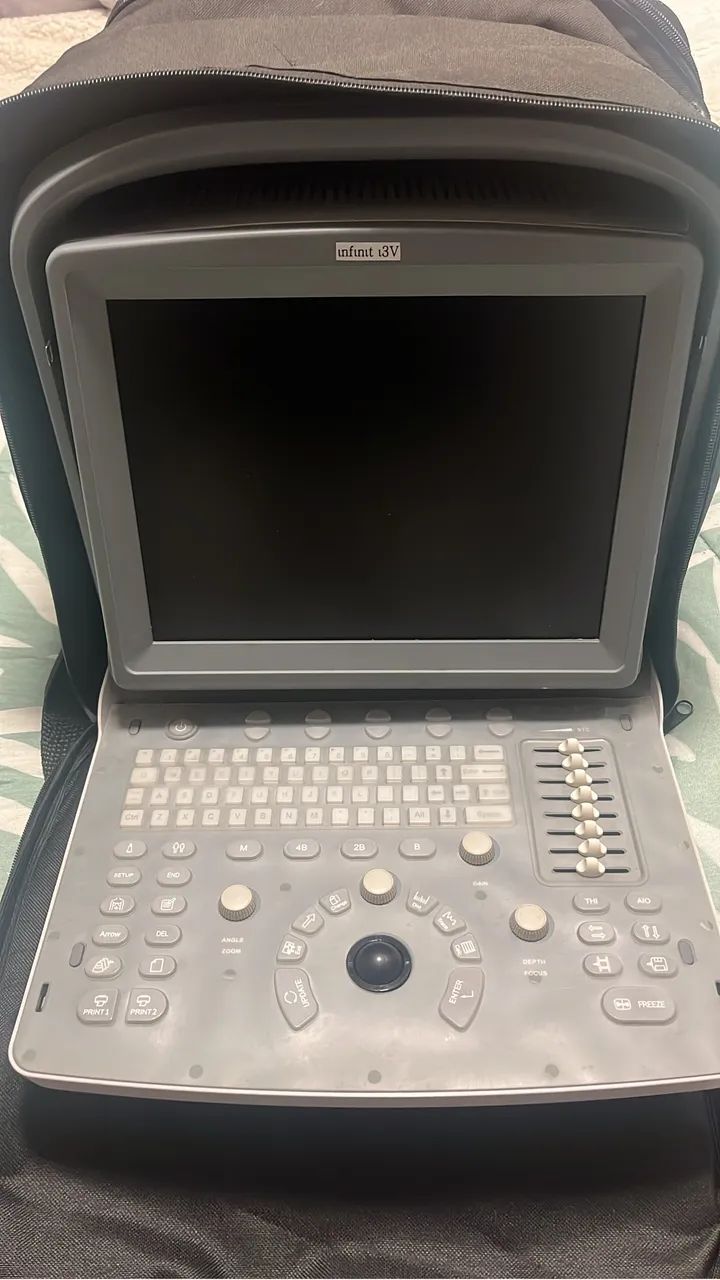 Vendo ultrassonografia veterinária ultramedic i3V semi nova com transdutor microconvexo 
