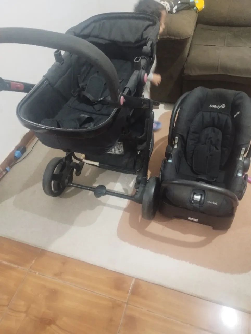 Vendo kit carrinho e bebê conforto marca safety 1st  - Foto 5