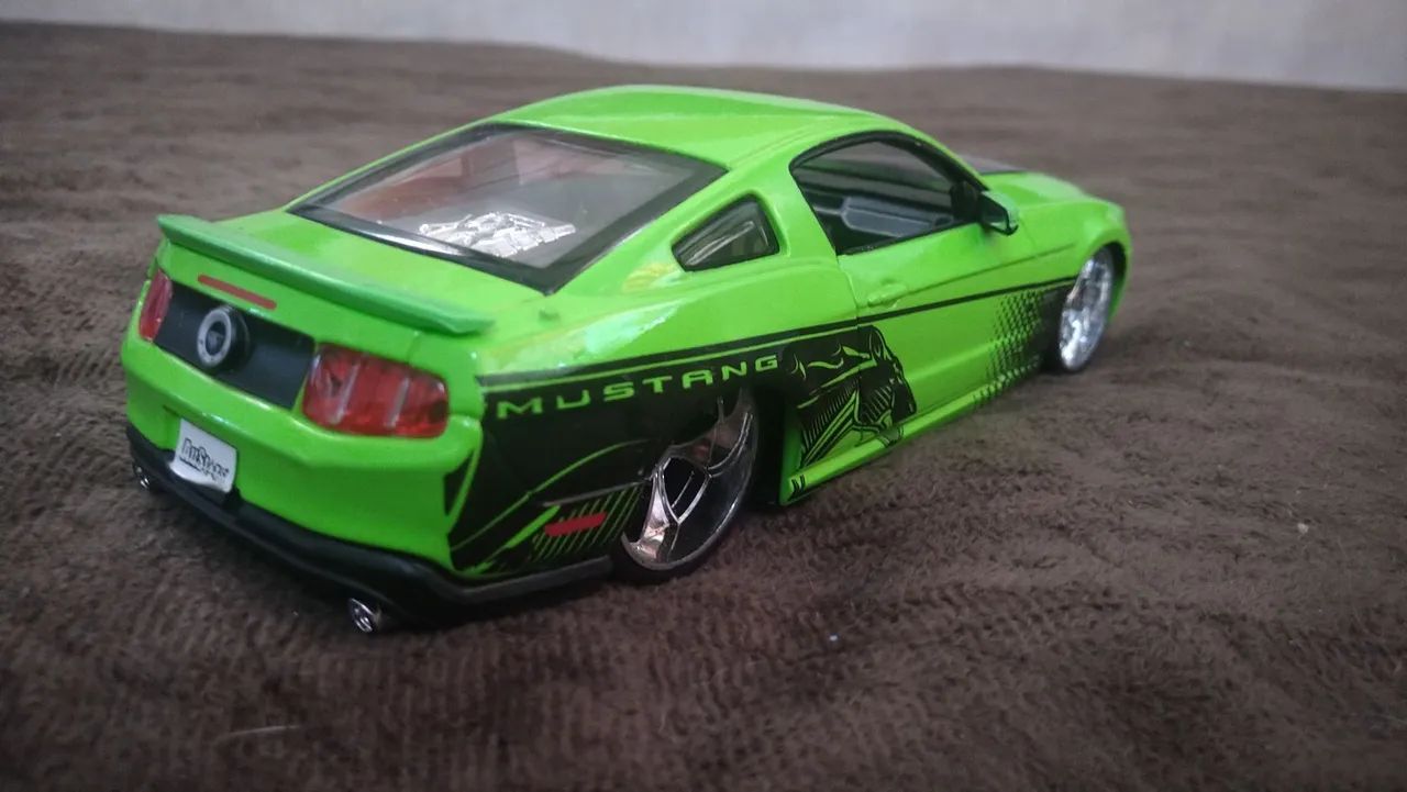 Miniaturas 1:24 Maisto e Welly - Foto 5