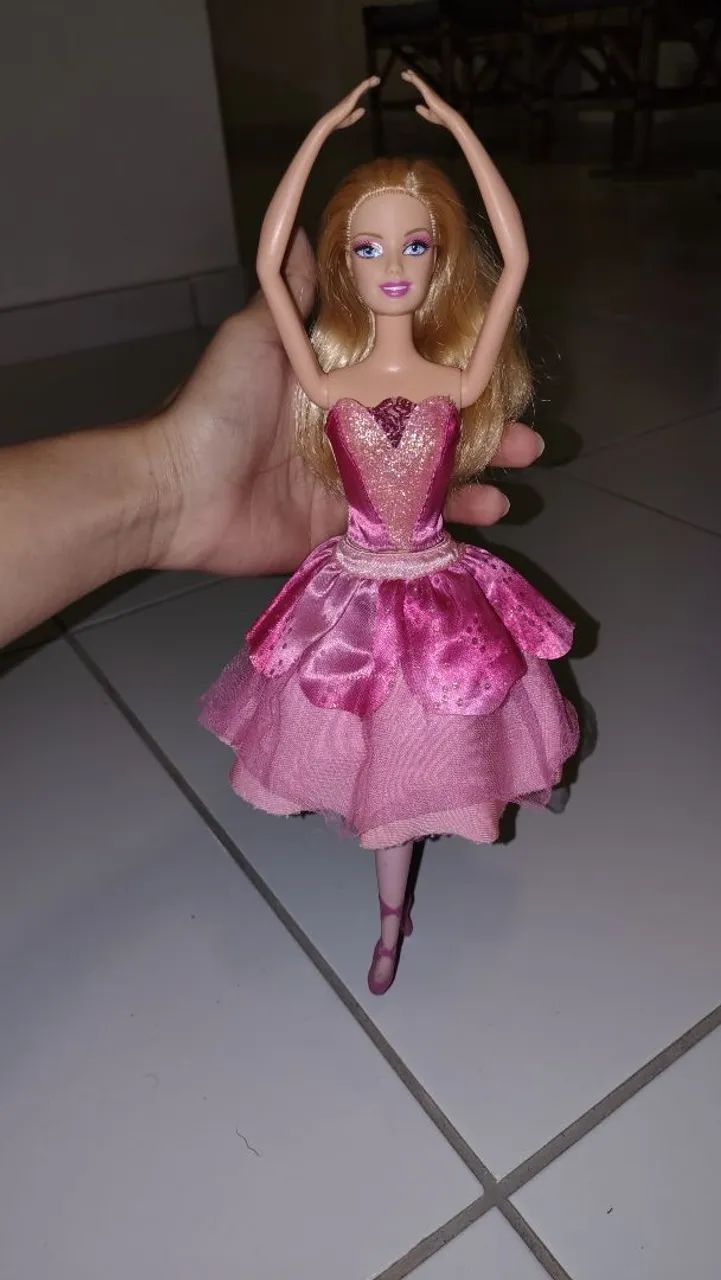 Boneca Barbie sapatilhas magicas - Foto 2