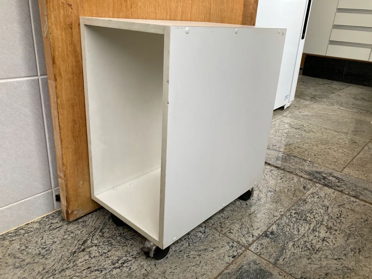 Módulo com rodízio / Mesa de apoio / Suporte para CPU