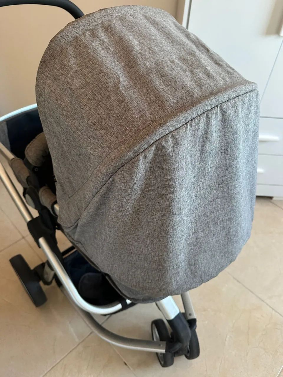 Carrinho de bebê com bebê conforto 