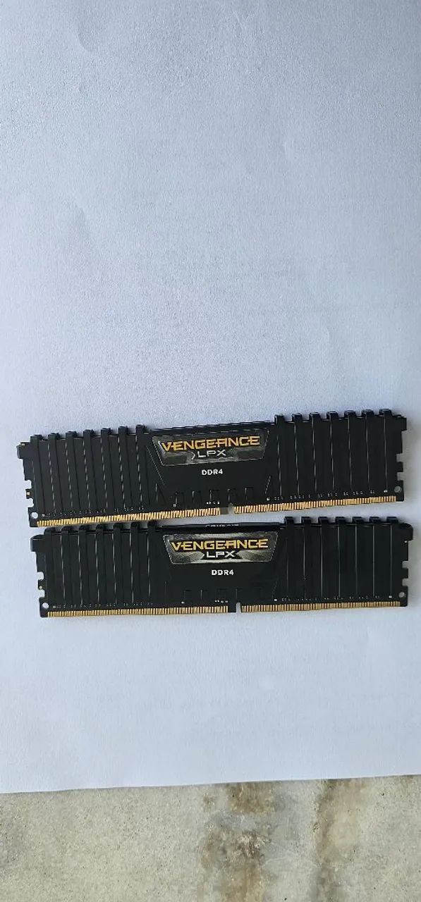 32 GB ddr4 2x16 Corsair 2400 Mhz gamer
