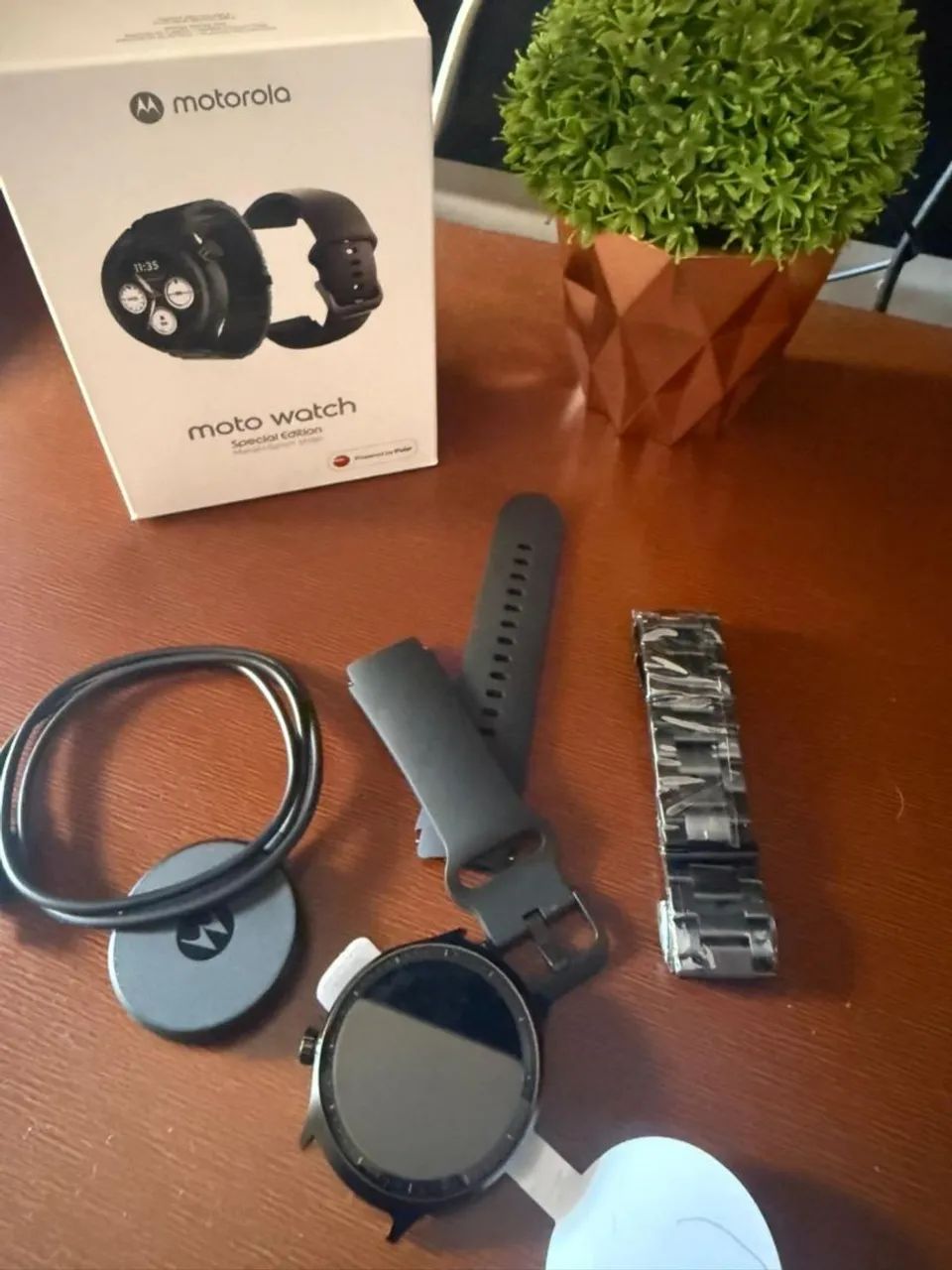 Smartwatch Motorola na caixa - Foto 3