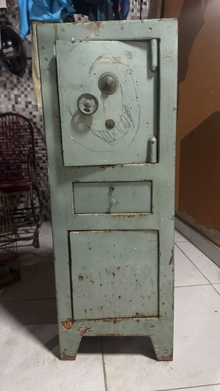 Cofre Antigo de Aço Grande com Compartimentos Internos - Foto 3