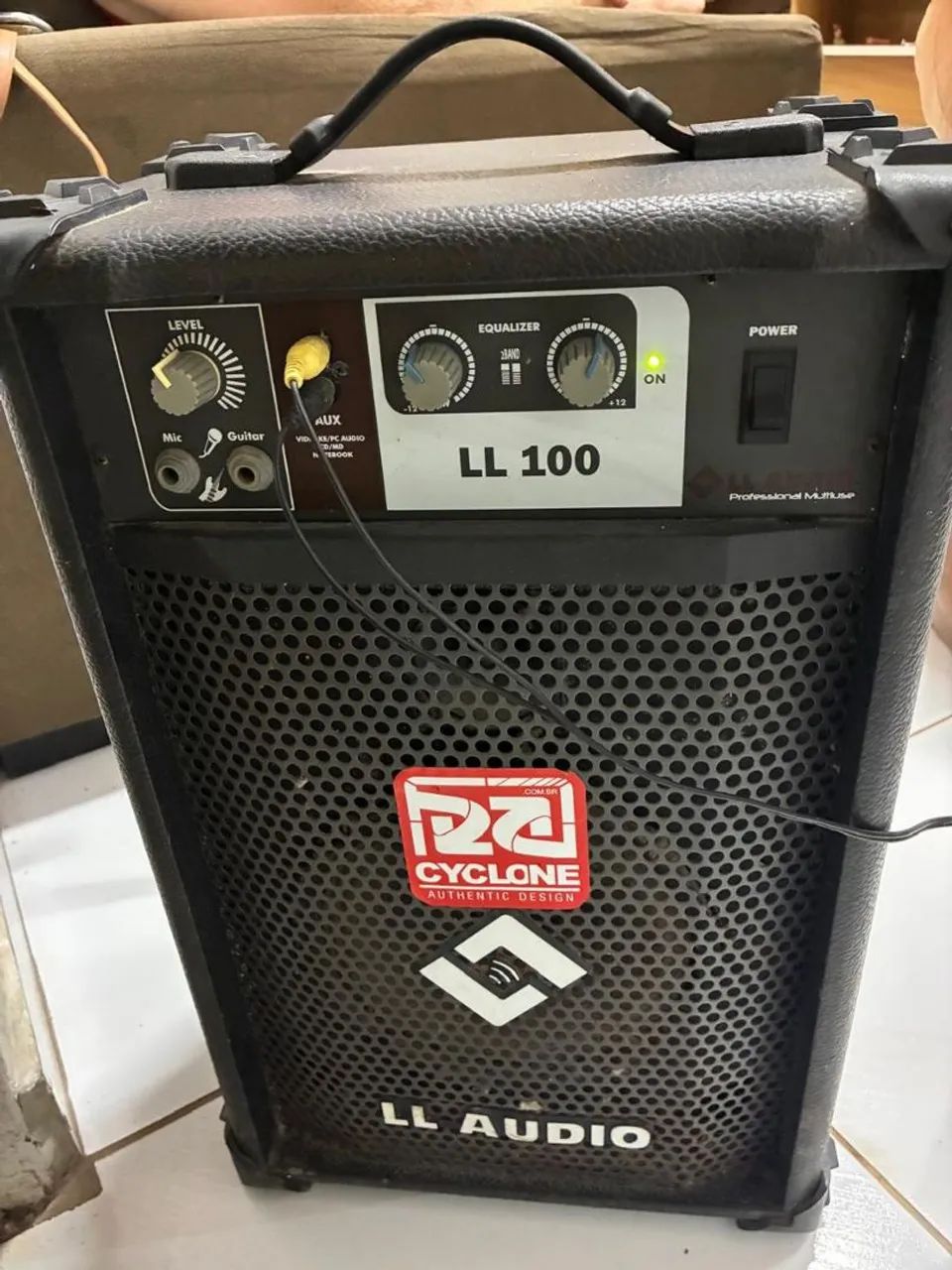 Caixa de Som amplificada LL100