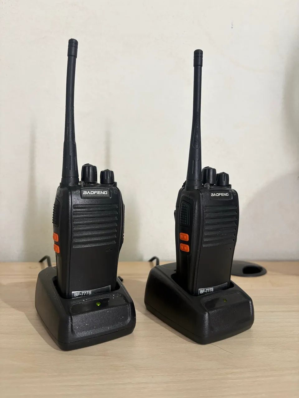 2 Rádios Comunicadores Baofeng 777s