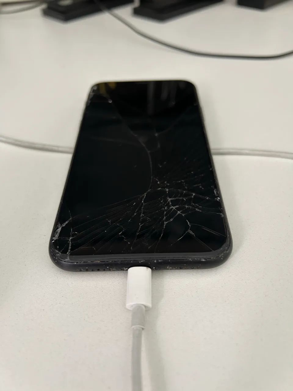 iPhone XR ( tela quebrada / funcionando) - Foto 2