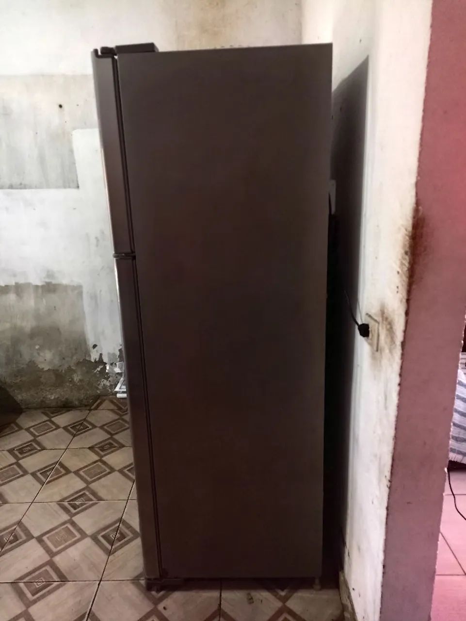 Vende se, geladeira com poblema - Foto 2
