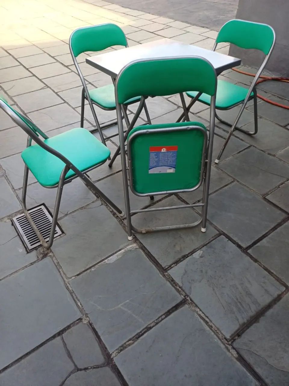 Conjunto de mesa com quatro cadeiras - Foto 3