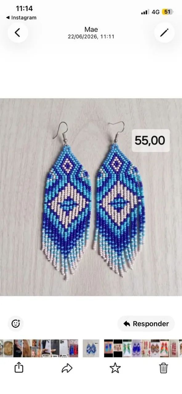 Brinco azul de miçangas 
