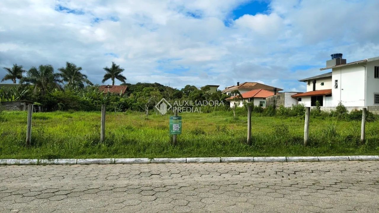 Terreno à venda no Centro da Praia da Pinheira