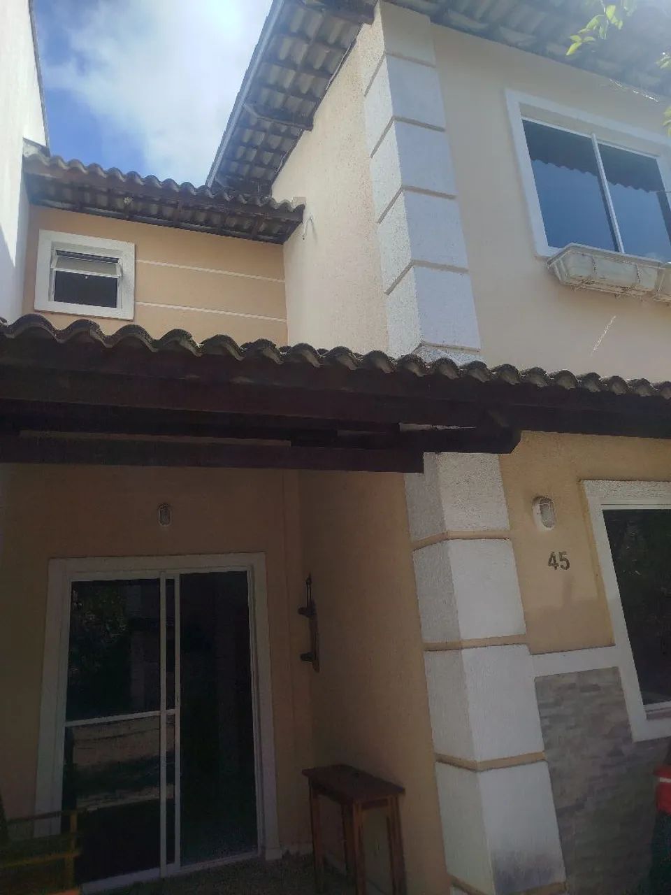 Casa mobiliada em condomínio 