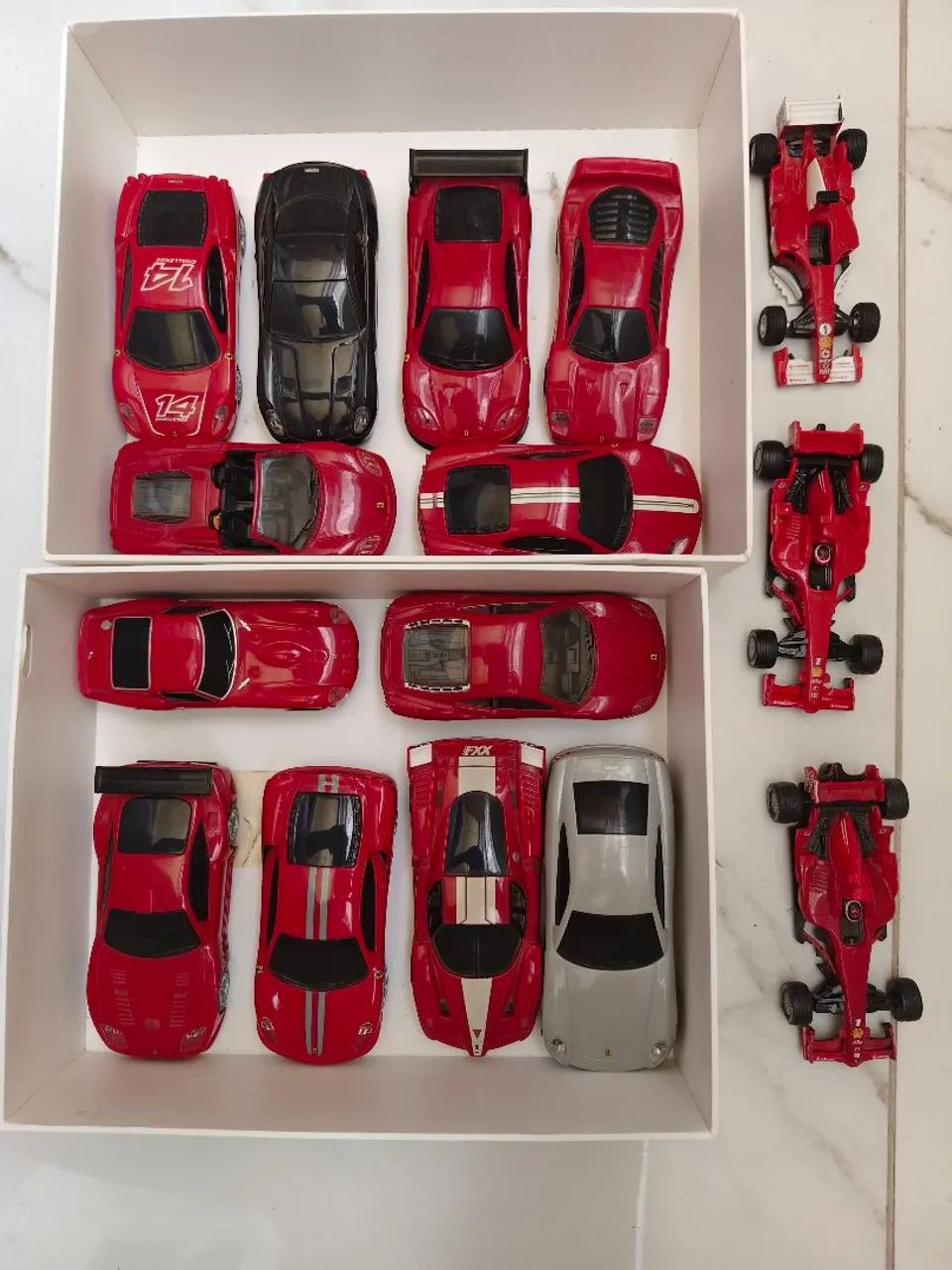 Coleção carrinhos Ferrari da Shell, com 15 carrinhos 