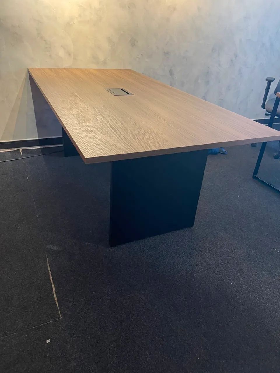 MESA PARA REUNIAO COM CAIXA PASSA FIO 2.00x1.00 LOJA IKONOFFICE  - Foto 3