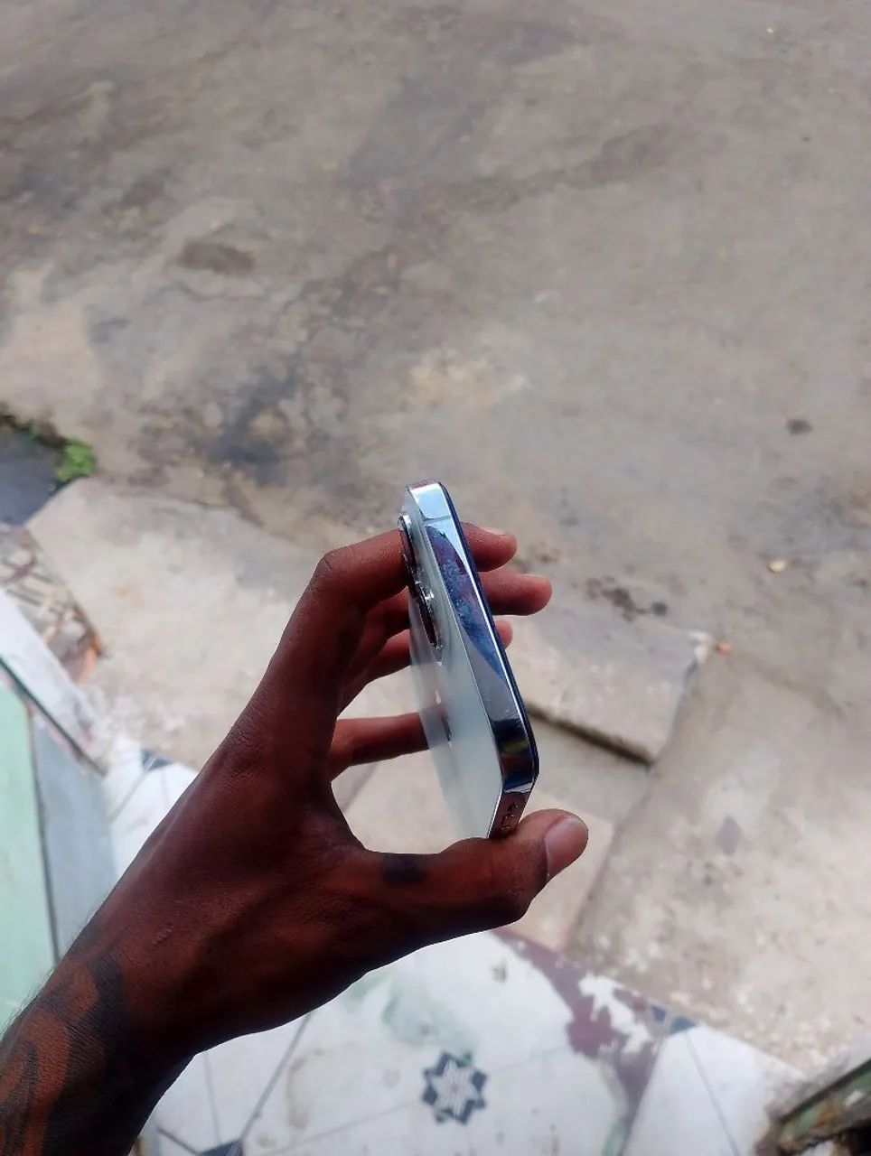 iPhone 13 pro Max 2,400