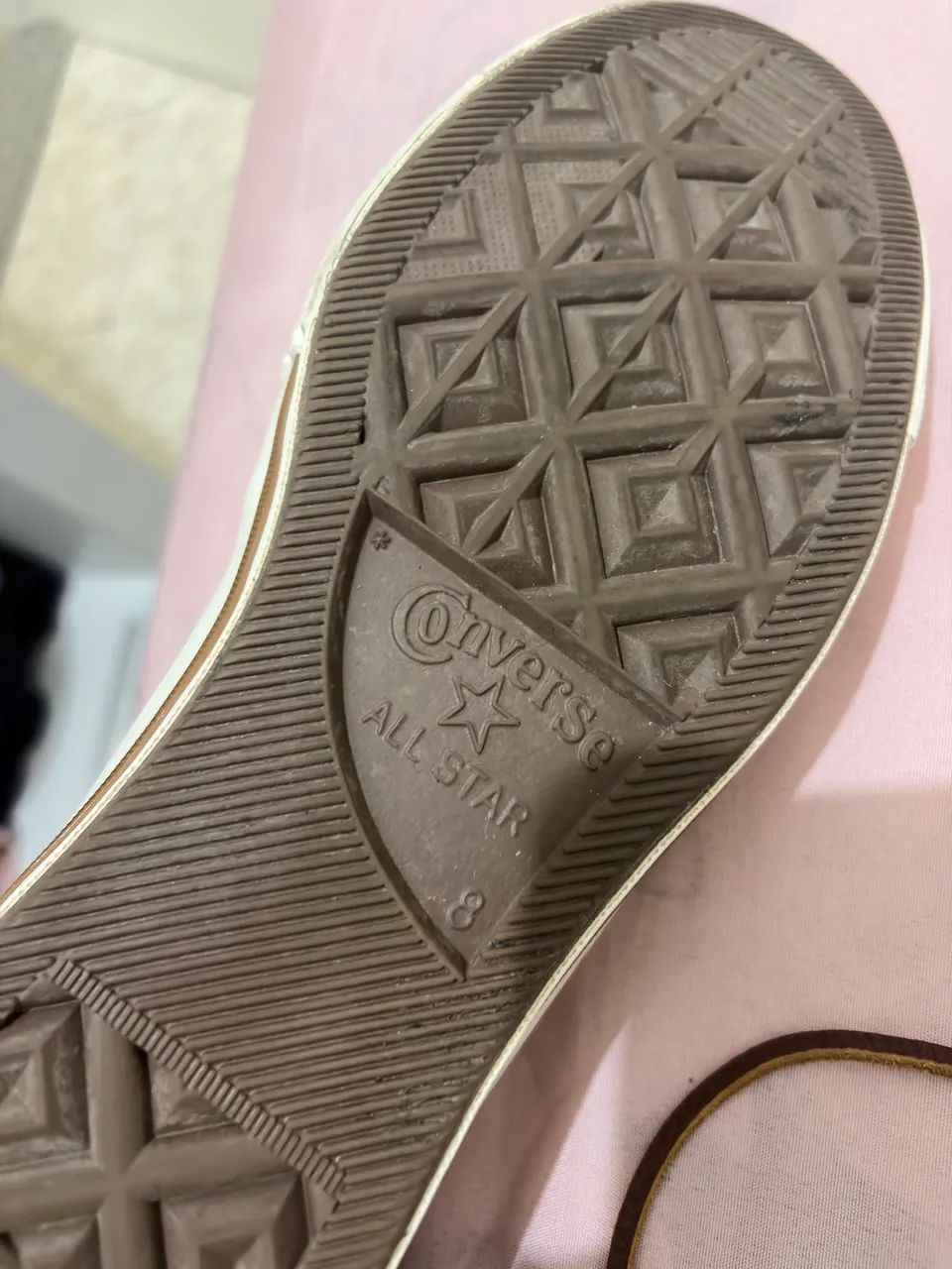Converse couro branco e marrom com detalhes dourados - Foto 2