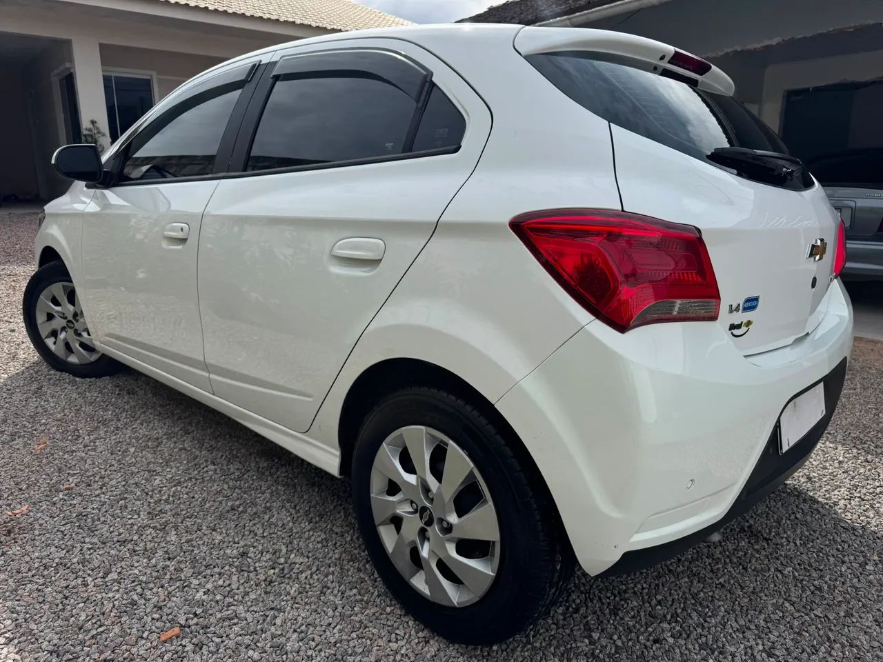 Chevrolet Onix Hatch LT 1.4 8V Flex Mec. 4P 2017 - Foto 2