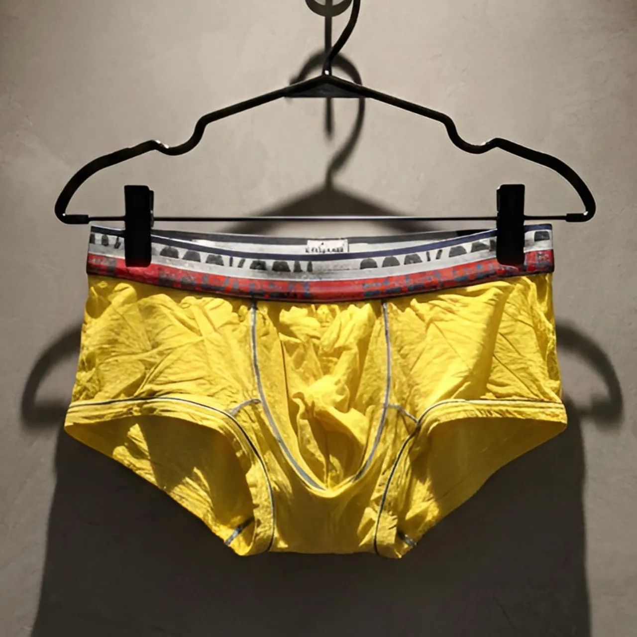 Cueca amarela 