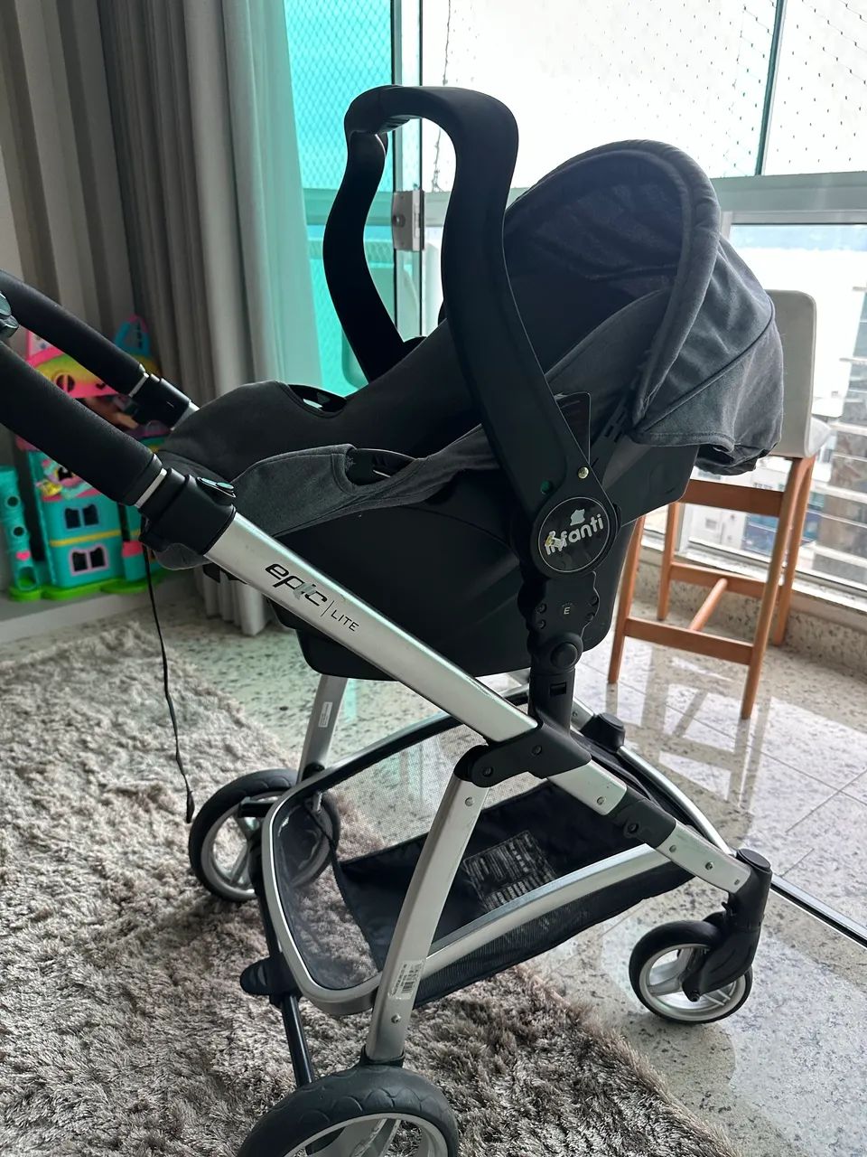 Carrinho Bebê com bebê conforto, moises e 2 bases isofix   - Foto 3