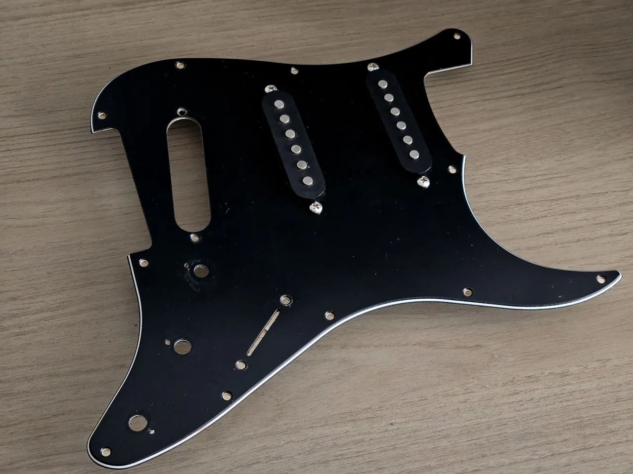 Captadores single strato cerâmicos + escudo