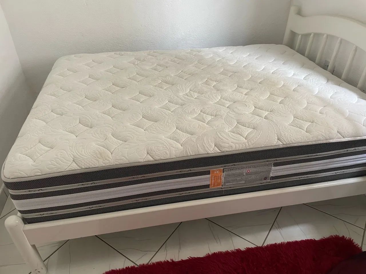 Cama e colchão 