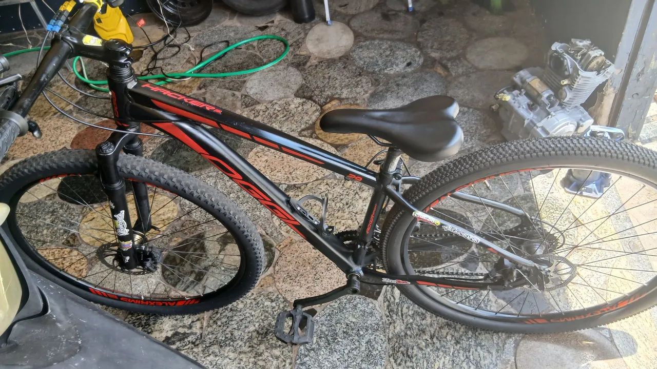 Vendo uma bicicleta aro 29 hacker oggi 