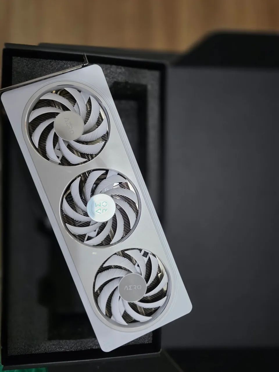 RTX 5060 AERO OC White - 8GB - Foto 2