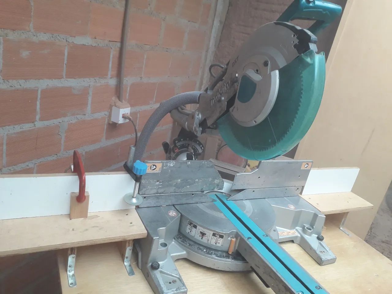 Serra Meia Esquadria Makita 12 polegadas  - Foto 3
