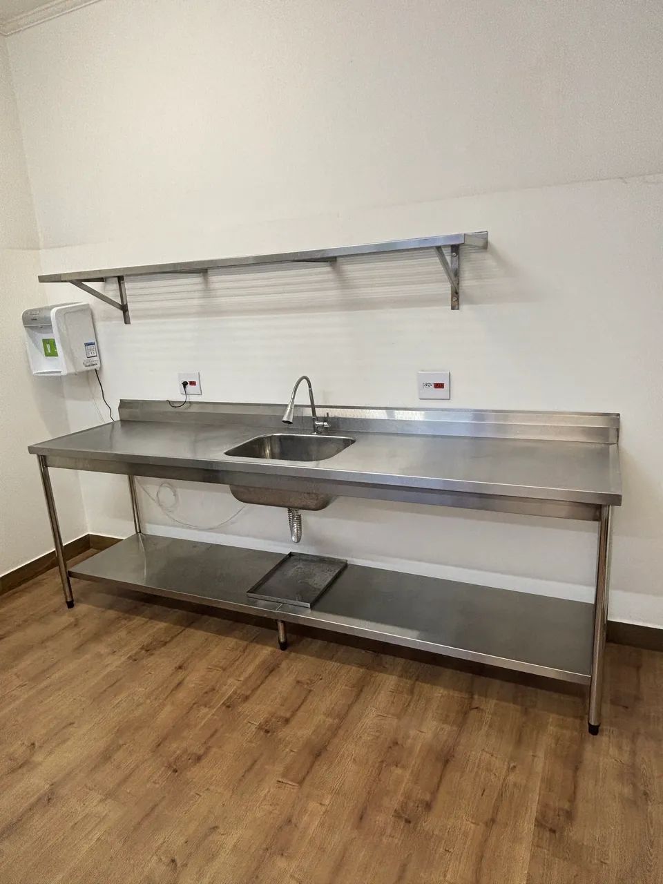 Bancada de aço inox 430 com pia - Foto 2