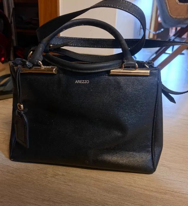 Bolsa preta de couro AREZZO
