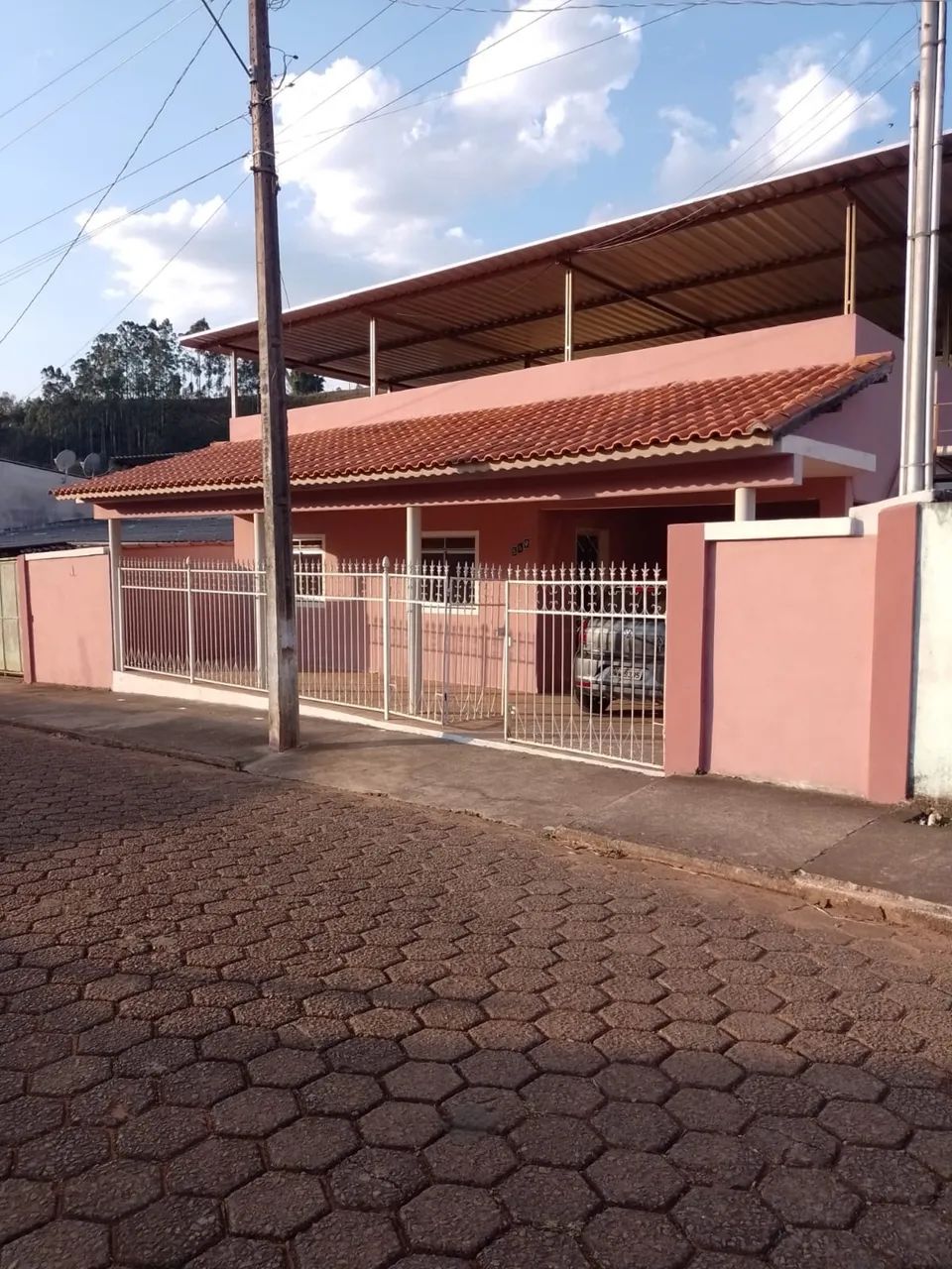 Casa com boa localização em Seritinga 
