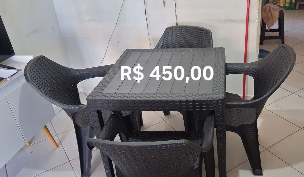 Mesa com 4 cadeiras