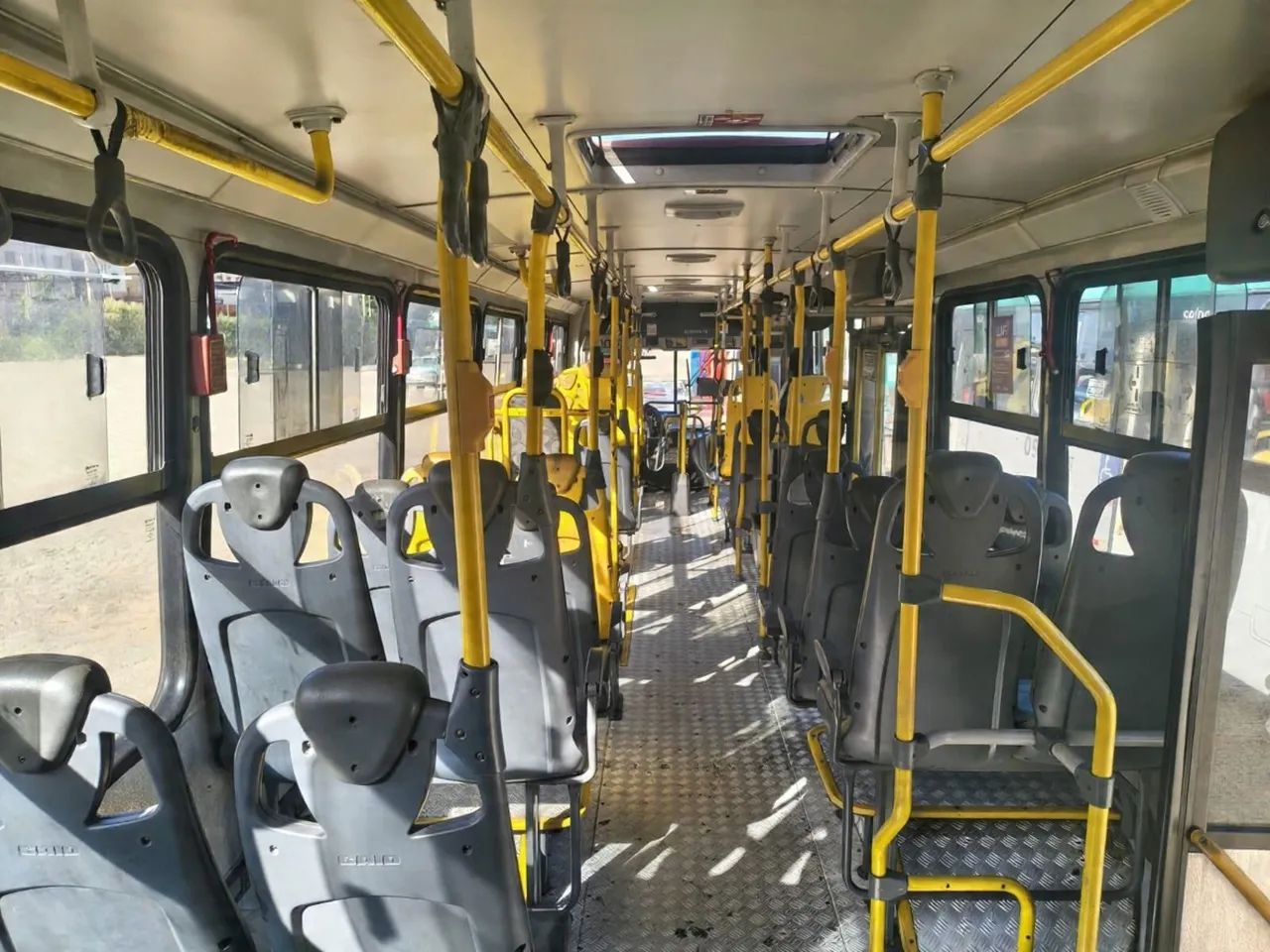 Onibus urbano ano e mod 2015 Mercedes  - Foto 12