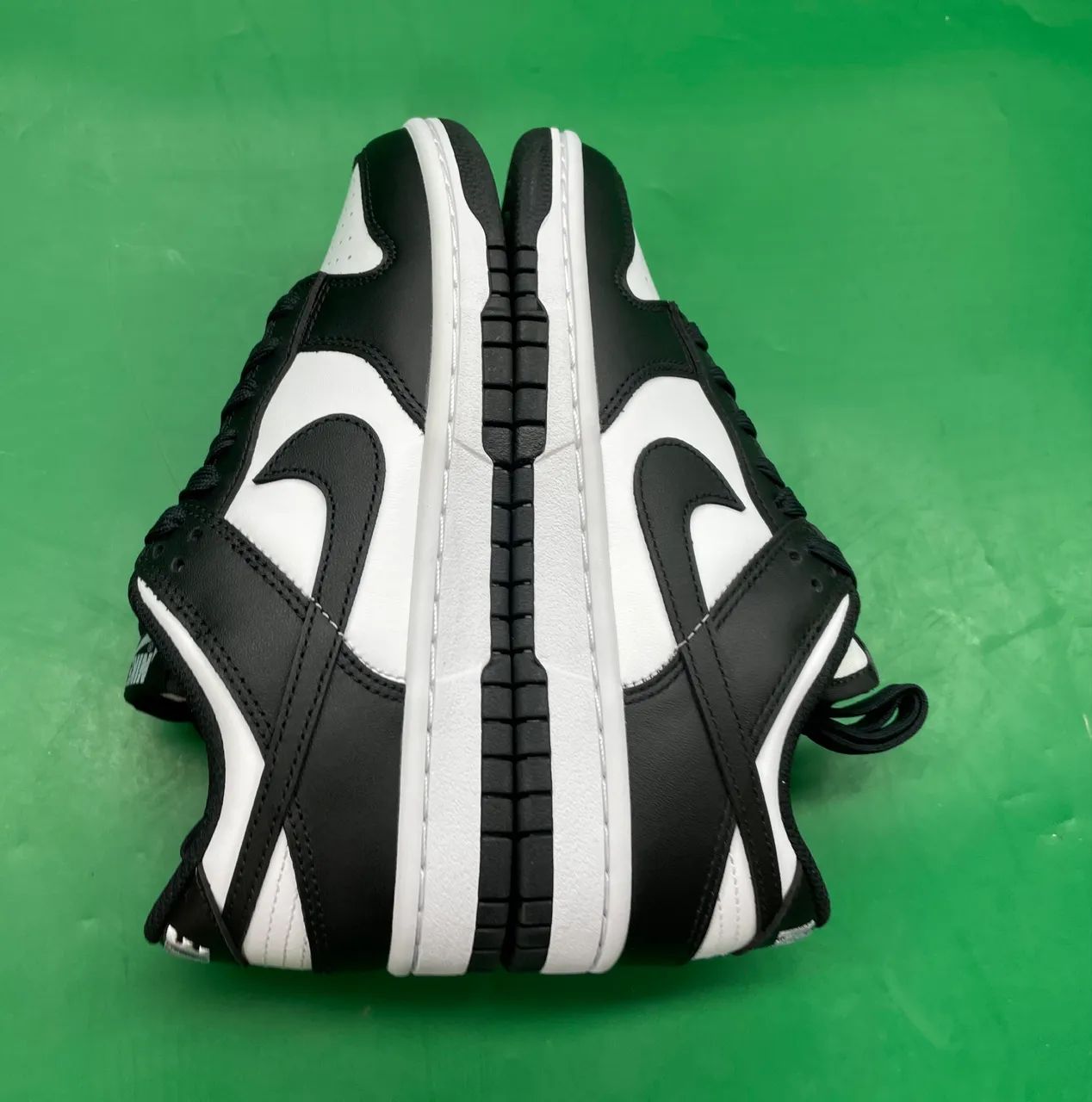 tênis nike dunk low panda 35 - Foto 4