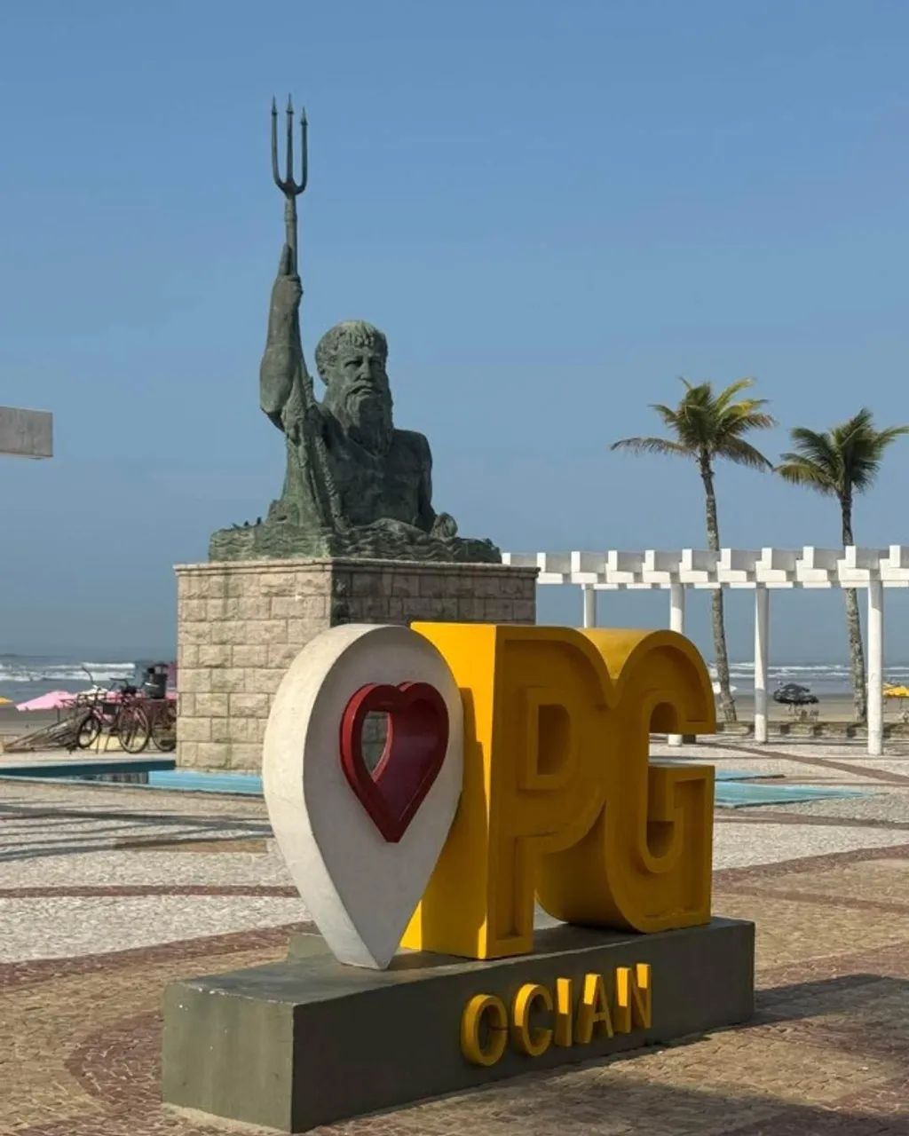 Apto em Frente a Praia na Ocian -2 quartos- 10 pessoas - Foto 4