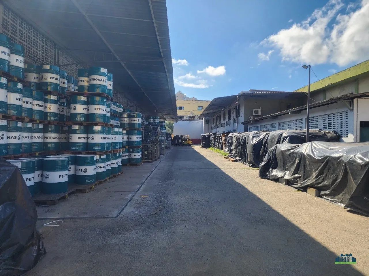 GALPÃO COM ÁREA TOTAL DE 4.500m² - Foto 4